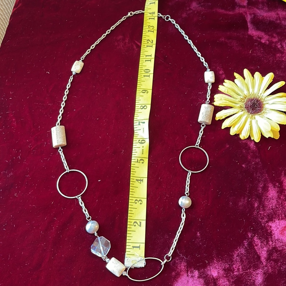 πΊ BOUTIQUE; Funky Asymmetrical Neutral/Silver Color Beads on Long Silver Chain! - Picture 4 of 6